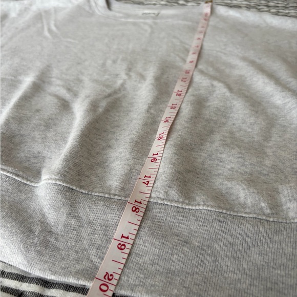 PINK Victoria's Secret Gray Crew Neck Sweater - Picture 5 of 5